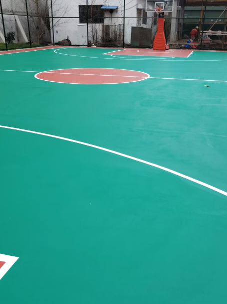 迪庆 球场长期使用易出现地面开裂